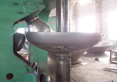 Obrabiarka tokarka CNC o długości 4m, przeznaczona do naczynia ciśnieniowego