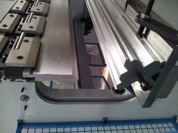 Kontroler ESTUN E200 CNC Folder Bender do produkcji wielkoskalowej 2600mm Odległość między kolumnami