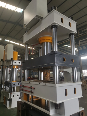 250-tonowa pras hydrauliczna do pokrycia zbiornika transformatora