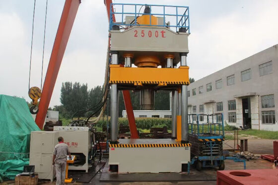36000KN Moc znamionowa Hydraulic Press Machine z 5000x5000 rozmiarami stołu do tłoczenia zbiorników naczyń