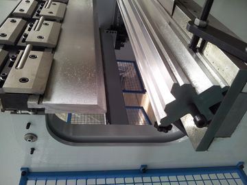 ESTUN E200 Sterowana wieloosiowa prasa krawędziowa hydrauliczna do zastosowań ciężkich